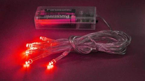 ISO Vánoční řetěz na baterie 20 LED červená délka 3m 