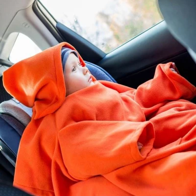 Baby Gadgets Deka s rukávy pro děti Baby Wrapi Active - oranžová