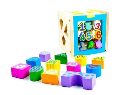 KIK Drevená kocka s tvarmi a číslami