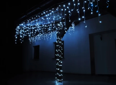 ISO 11440 Vánoční světelný závěs 300 LED, 2.4W studená bílá 22.65 m