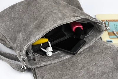 Vera Pelle K02 Dámska semišová crossbody kabelka šedá