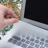 APT AK317B Silikonová ochrana na klávesnici notebooku transparentní 