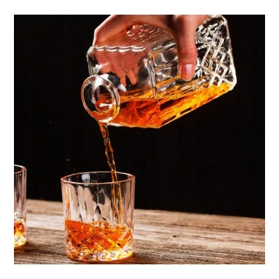 eCa Sklenená karafa na whisky - 950 ml