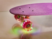 KIK Pennyboard se svítícími LED koly 56 x 15 cm růžový
