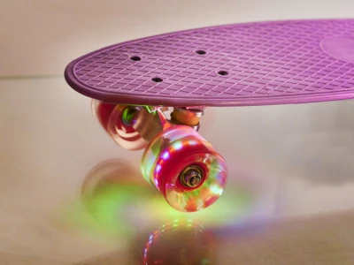 KIK Pennyboard se svítícími LED koly 56 x 15 cm růžový