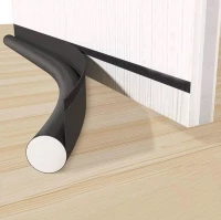 APT AG706C Tesnenie pod dvere 95 x 8 cm čierne