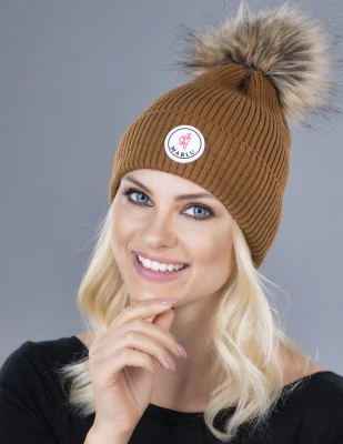 LEMA 1345 Dámská zimní čepice s bambulí Cler camel