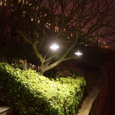 Izoxis 21806 Solárne závesné LED lampy na záhradu DUO s diaľkovým ovládaním, IP44, 3600mAh, čierna