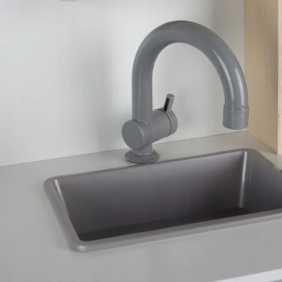 Kruzzel 21934 Dětská dřevěná kuchyňka s příslušenstvím 97 cm bílá