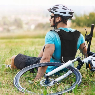 Trizand 23489 Ultralehký sportovní batoh s vodním vakem 2 l, černá