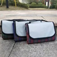 Pronett XJ5439 Pikniková deka 150 x 150 cm károvaná červená