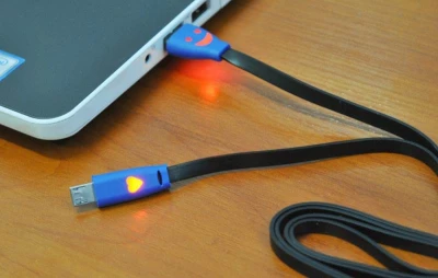 ISO MicroUSB kábel svietiaci smajlík
