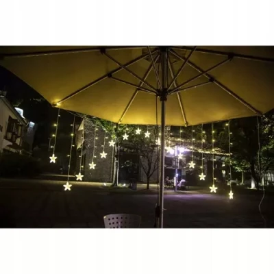 ISO 19738 Světelný závěs hvězdy 136 LED teplá bílá