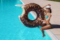 ISO Kruh na plávanie zahryznutie šiška 105 cm hnedá