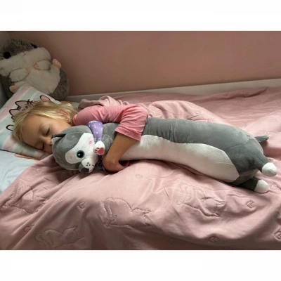 Kruzzel 24714 Plyšový vankúš Pes, 70 cm, šedobiela