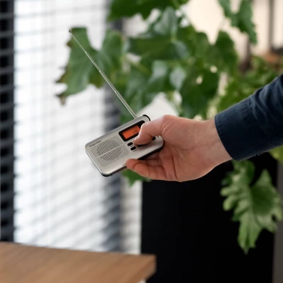 Kruger&Matz KM0819 Přenosné kapesní mini rádio AM/FM, stříbrná