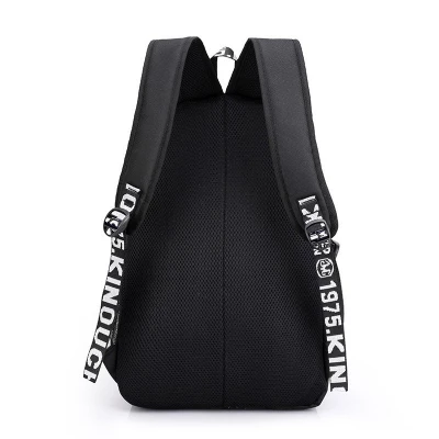 eCa PL157 Univerzální školní sportovní batoh s USB portem, 19 l, černá