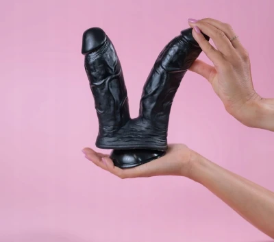 Sensual Dildo s přísavkou 22 cm dvojité, černé