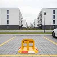 MultiStore DNPL-007 Skladacie parkovacie zábrany 30 cm s kľúčom a reflexnými pruhmi