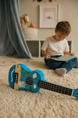 EcoToys MF019H Detská drevená gitara s 4 nylonovými strunami a trsátkom, modrá