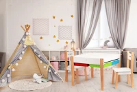 EcoToys XKF002 Detský nábytok, stôl + 2 stoličky, s doskou na hranie s stavebnicou