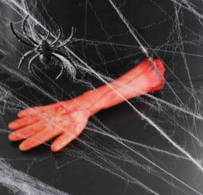 Uřízlá lidská ruka Halloween - dekorace