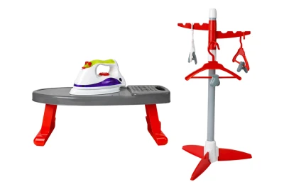 LEAN Toys 6862 Dětská žehlička na baterie + žehlící prkno + stojan s ramínky