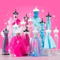LEAN Toys 27074 Kreativní DIY sada na navrhování a šití oblečků pro panenky