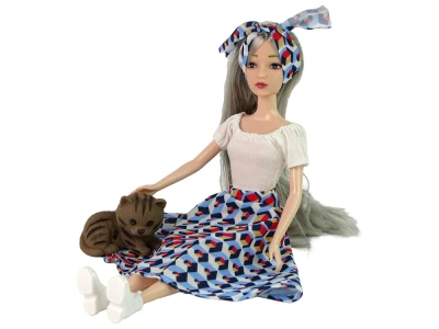 LEAN Toys 13910 Bábika Emily so sivými vlasmi a mačkou na hojdačke