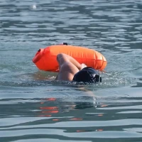 RealG RC-K-1772 Bezpečnostná plavecká bója s suchým vreckom 2 v 1