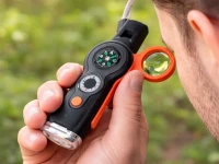 Verk 09228 Multifunkční outdoorová píšťalka s kompasem, LED svítilnou 7 v 1