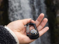 Verk 09226 Turistický kompas s karabínou a teplomerom, čierny