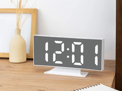 Verk 27630 Multifunkční LED zrcadlové hodiny s budíkem, USB, bílé