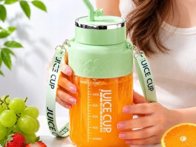 Verk 07558 Prenosný mixér na smoothie so slamkou a popruhom, USB, 1200 ml, zelený