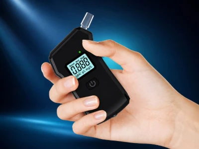 Verk 27705 Digitálny alkohol tester s LCD displejom, baterkou a 5 náustkami, čierny