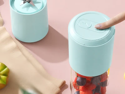 Verk 07337 Přenosný smoothie mixér s nádobou 400 ml, 150 W, modrý