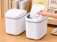 Verk 27674 Mini odpadkový kôš s vekom 2 l, biely