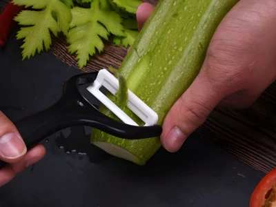 Verk 07411 Sada kuchyňských nožů, nůžky a škrabka 6 v 1, černé
