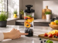 Verk 07544 Shaker s magnetickým držiakom na telefón, USB, 700 ml, čierny