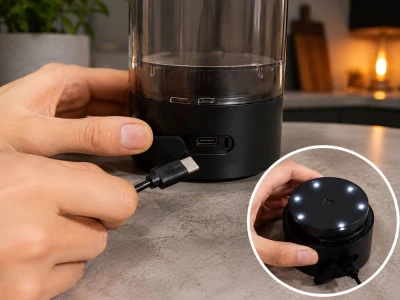 Verk 07544 Shaker s magnetickým držiakom na telefón, USB, 700 ml, čierny