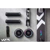 SOKE 1511 Freestylová kolobežka XTR Phantom Chrome Edition, strieborná a čierna