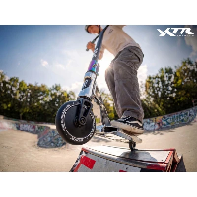 SOKE 1511 Freestylová kolobežka XTR Phantom Chrome Edition, strieborná a čierna