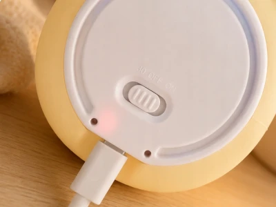 Verk 12418 Silikónová nočná lampička, dotyková, USB-C, RGB, kapybara s paličkou
