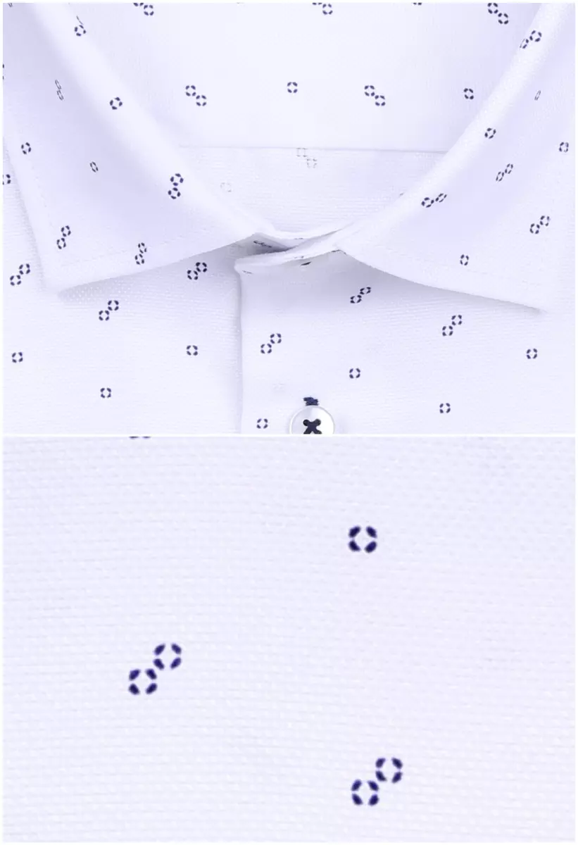 bílá košile s drobným vzorem 