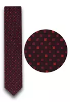 červená kravata s pěkným vzorem