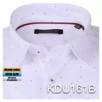 bílá košile s jemným doplňky