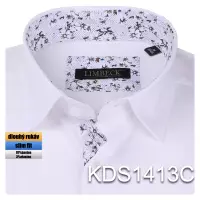 smetanová košile s jemnými doplňky