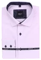 růžová košile s tmavě modrými doplňky