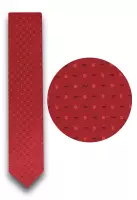 červená kravata se vzorem