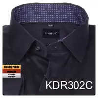 černá košile se zajímavými doplňky